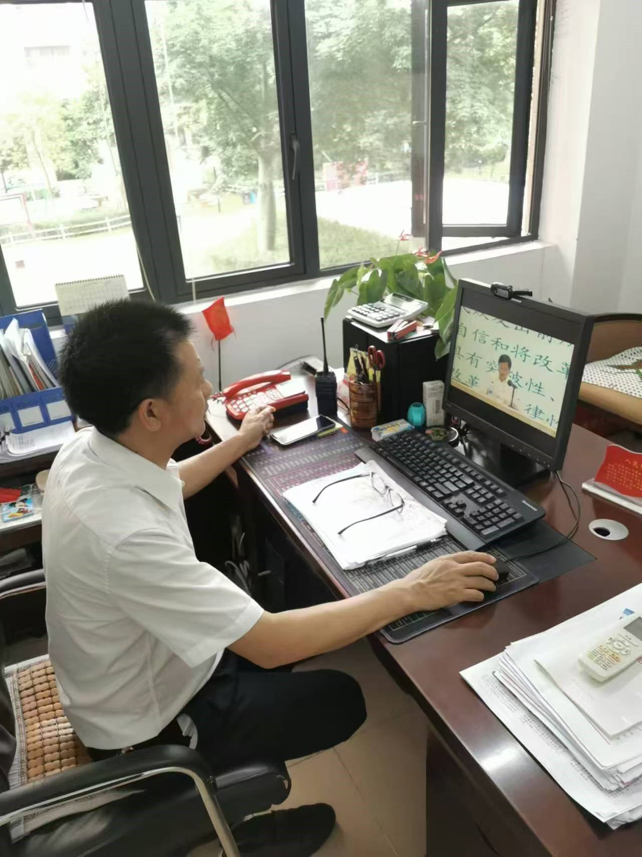 網絡直播.jpg 網絡直播.jpg